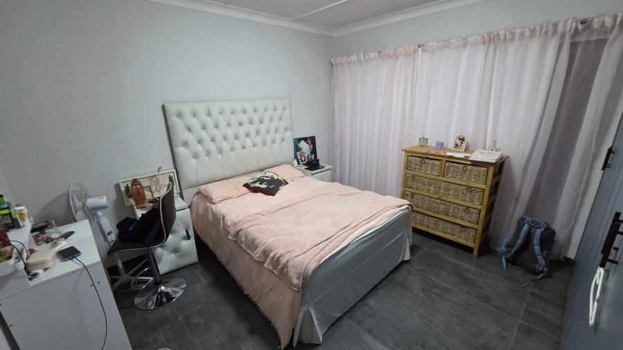 5 Bedroom Property for Sale in Fichardt Park Free State